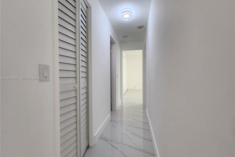 Купить кондоминиум в Холливуд, Флорида 2 спальни, 102.19м2, № 1984727 - фото 10