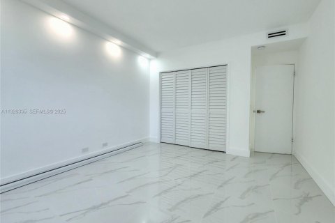 Купить кондоминиум в Холливуд, Флорида 2 спальни, 102.19м2, № 1984727 - фото 22