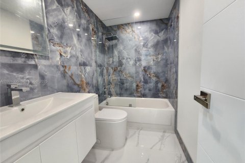 Купить кондоминиум в Холливуд, Флорида 2 спальни, 102.19м2, № 1984727 - фото 23