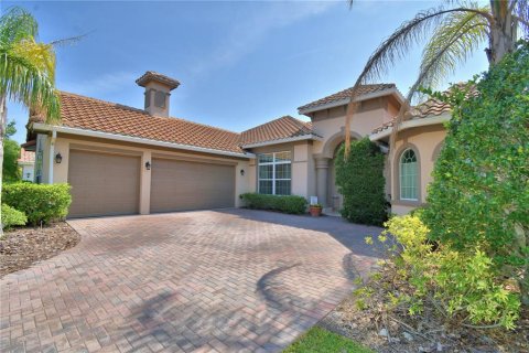 House in Davenport, Florida 5 bedrooms, 277.03 sq.m. № 1745230 - photo 5