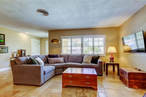 House in Saint Petersburg, Florida 3 bedrooms, 167.69 sq.m. № 1736822 - photo 7