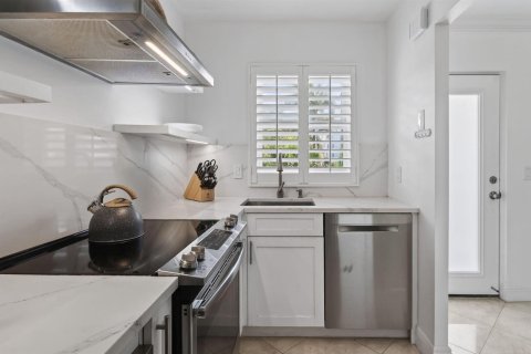 Copropriété à vendre à Palm Beach, Floride: 2 chambres, 91.97 m2 № 2087768 - photo 16