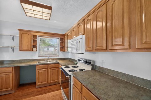 House in Lakeland, Florida 3 bedrooms, 113.25 sq.m. № 2215605 - photo 13