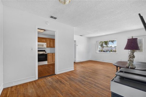 House in Lakeland, Florida 3 bedrooms, 113.25 sq.m. № 2215605 - photo 8