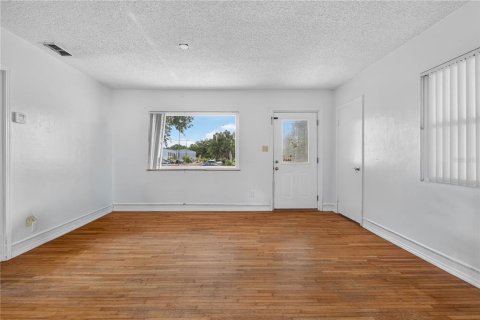 House in Lakeland, Florida 3 bedrooms, 113.25 sq.m. № 2215605 - photo 6