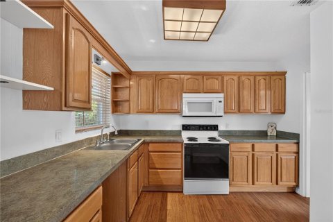 House in Lakeland, Florida 3 bedrooms, 113.25 sq.m. № 2215605 - photo 14