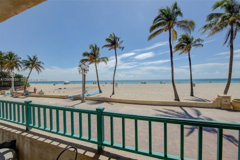 Condo in Hollywood, Florida, 1 bedroom  № 2278738