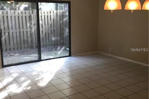 Townhouse in Winter Springs, Florida 2 bedrooms, 100.33 sq.m. № 1911009 - photo 4