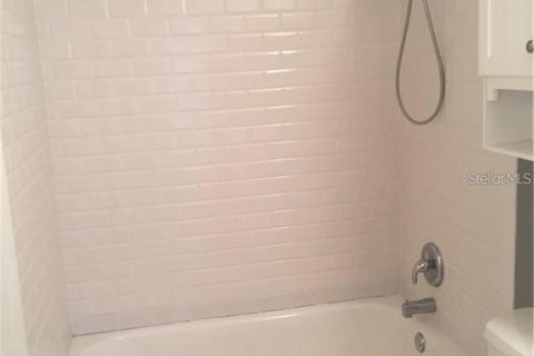 Townhouse in Winter Springs, Florida 2 bedrooms, 100.33 sq.m. № 1911009 - photo 16