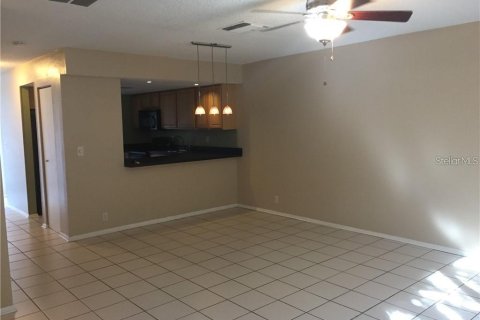 Townhouse in Winter Springs, Florida 2 bedrooms, 100.33 sq.m. № 1911009 - photo 3