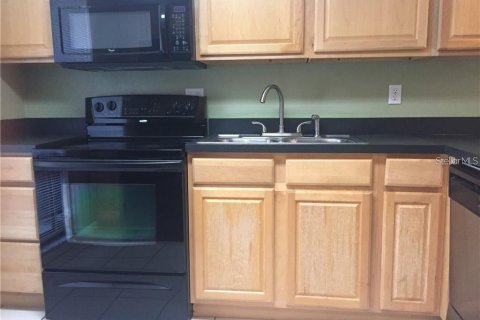 Townhouse in Winter Springs, Florida 2 bedrooms, 100.33 sq.m. № 1911009 - photo 6