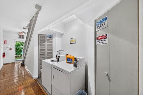 Appartement à louer à Coral Gables, Floride: 2 chambres, 81.29 m2 № 2384719 - photo 19