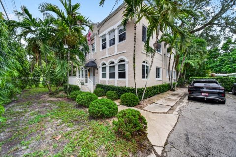 Appartement à louer à Coral Gables, Floride: 2 chambres, 81.29 m2 № 2384719 - photo 2