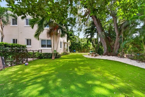 Appartement à louer à Coral Gables, Floride: 2 chambres, 81.29 m2 № 2384719 - photo 26