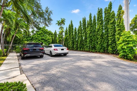 Appartement à louer à Coral Gables, Floride: 2 chambres, 81.29 m2 № 2384719 - photo 27