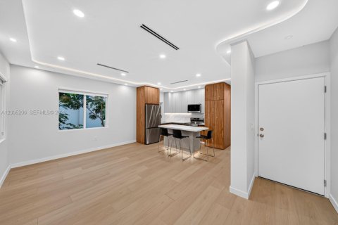 Appartement à louer à Coral Gables, Floride: 2 chambres, 81.29 m2 № 2384719 - photo 6