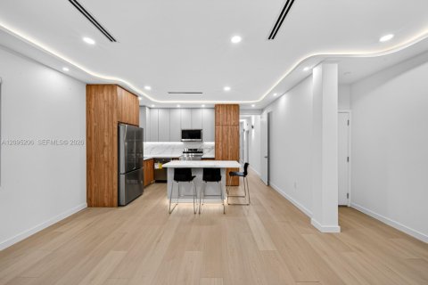 Appartement à louer à Coral Gables, Floride: 2 chambres, 81.29 m2 № 2384719 - photo 10