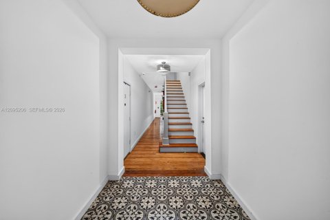 Appartement à louer à Coral Gables, Floride: 2 chambres, 81.29 m2 № 2384719 - photo 4