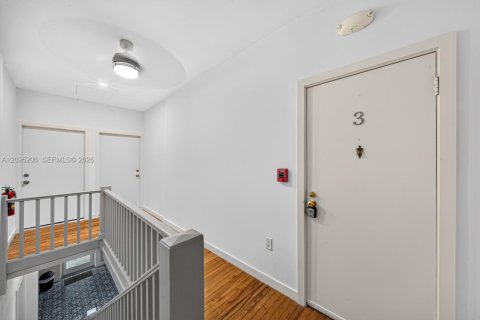Appartement à louer à Coral Gables, Floride: 2 chambres, 81.29 m2 № 2384719 - photo 5