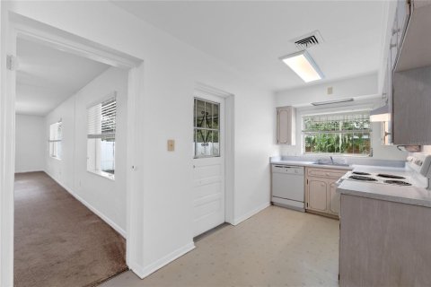 House in Winter Haven, Florida 2 bedrooms, 98.48 sq.m. № 1894855 - photo 11