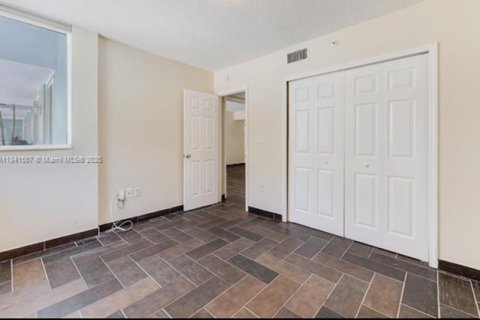 Condo in Miami Beach, Florida, 2 bedrooms  № 1832514 - photo 19