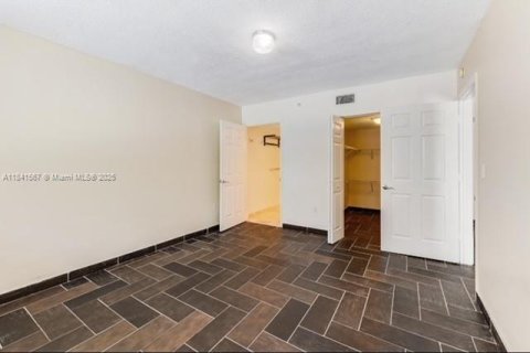 Condo in Miami Beach, Florida, 2 bedrooms  № 1832514 - photo 15
