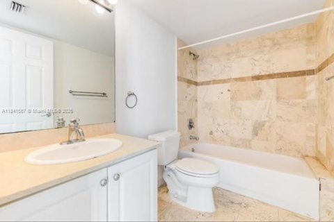 Condo in Miami Beach, Florida, 2 bedrooms  № 1832514 - photo 18