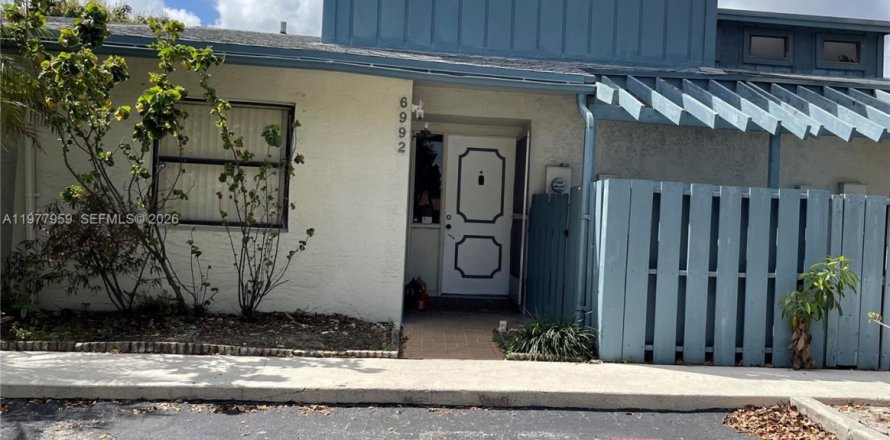 Таунхаус в Мирамар, Флорида 3 спальни, 96.62м2 № 2041915