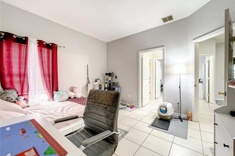 House in Clermont, Florida 1 bedroom, 151.62 sq.m. № 2196889 - photo 6