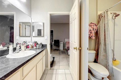 House in Clermont, Florida 1 bedroom, 151.62 sq.m. № 2196889 - photo 11
