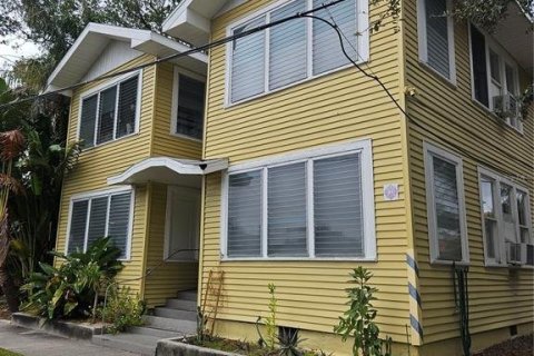 Commercial property in Tampa, Florida 8 bedrooms, 630.99 sq.m. № 1561307 - photo 1