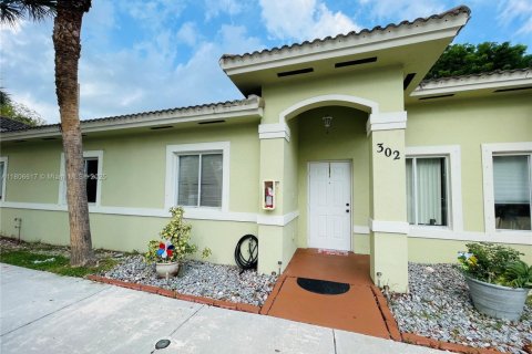 Condo in Homestead, Florida, 2 bedrooms  № 1739017 - photo 1