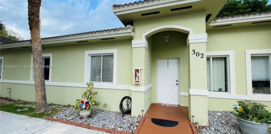 Condo in Homestead, Florida, 2 bedrooms  № 1739017