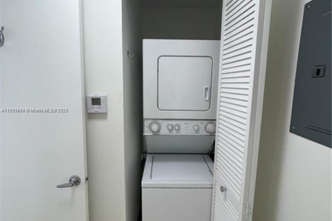 Снять в аренду виллу или дом в Майами, Флорида 1 спальня, 59.46м2, № 1967299 - фото 5