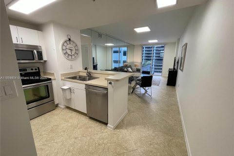 Снять в аренду виллу или дом в Майами, Флорида 1 спальня, 59.46м2, № 1967299 - фото 1
