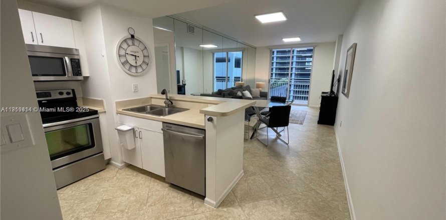 Дом в Майами, Флорида 1 спальня, 59.46м2 № 1967299