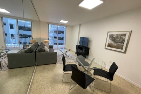 Снять в аренду виллу или дом в Майами, Флорида 1 спальня, 59.46м2, № 1967299 - фото 2