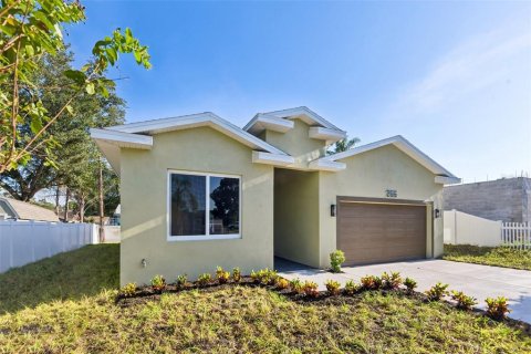 House in Dunedin, Florida 3 bedrooms, 126.72 sq.m. № 2150959 - photo 30