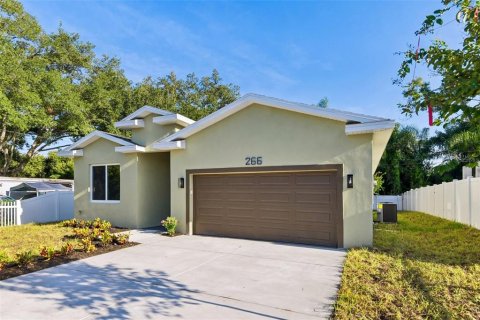 House in Dunedin, Florida 3 bedrooms, 126.72 sq.m. № 2150959 - photo 2