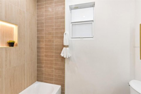 House in Dunedin, Florida 3 bedrooms, 126.72 sq.m. № 2150959 - photo 24