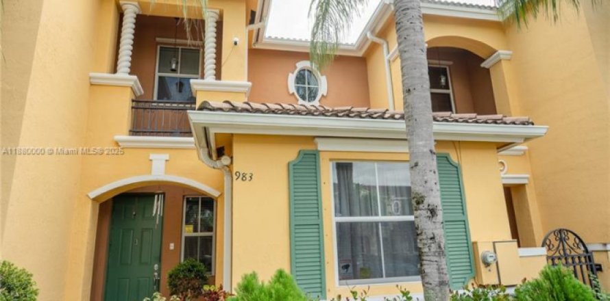 Adosado en Homestead, Florida 3 dormitorios, 132.66 m2 № 1947249
