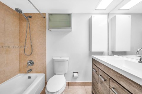 Copropriété à louer à Pompano Beach, Floride: 2 chambres, 98.85 m2 № 1991555 - photo 13