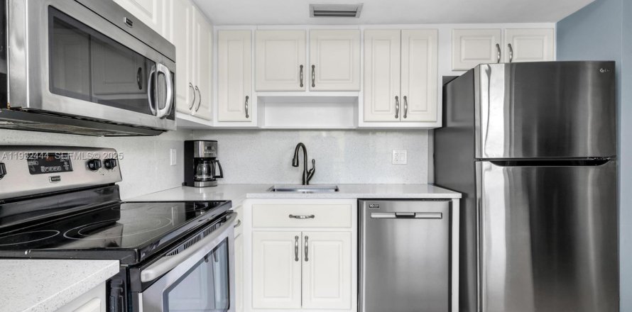 Condo à Pompano Beach, Floride, 2 chambres  № 1991555