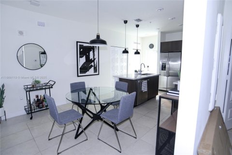 Condo in Doral, Florida, 3 bedrooms № 1920376 - photo 18