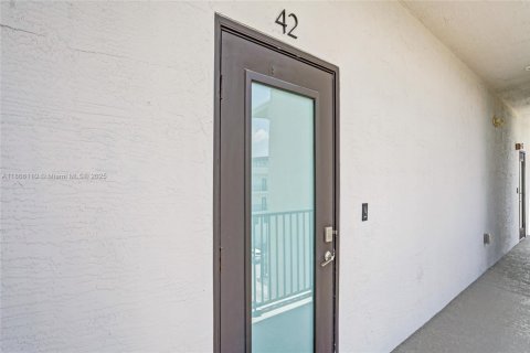 Condo in Doral, Florida, 3 bedrooms № 1920376 - photo 7