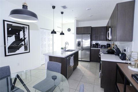 Condo in Doral, Florida, 3 bedrooms № 1920376 - photo 12