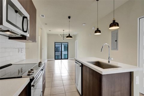 Condo in Doral, Florida, 3 bedrooms № 1920376 - photo 16