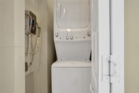 Condo in Doral, Florida, 3 bedrooms № 1920376 - photo 28