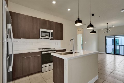 Condo in Doral, Florida, 3 bedrooms № 1920376 - photo 9