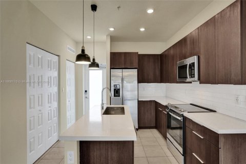 Condo in Doral, Florida, 3 bedrooms № 1920376 - photo 11